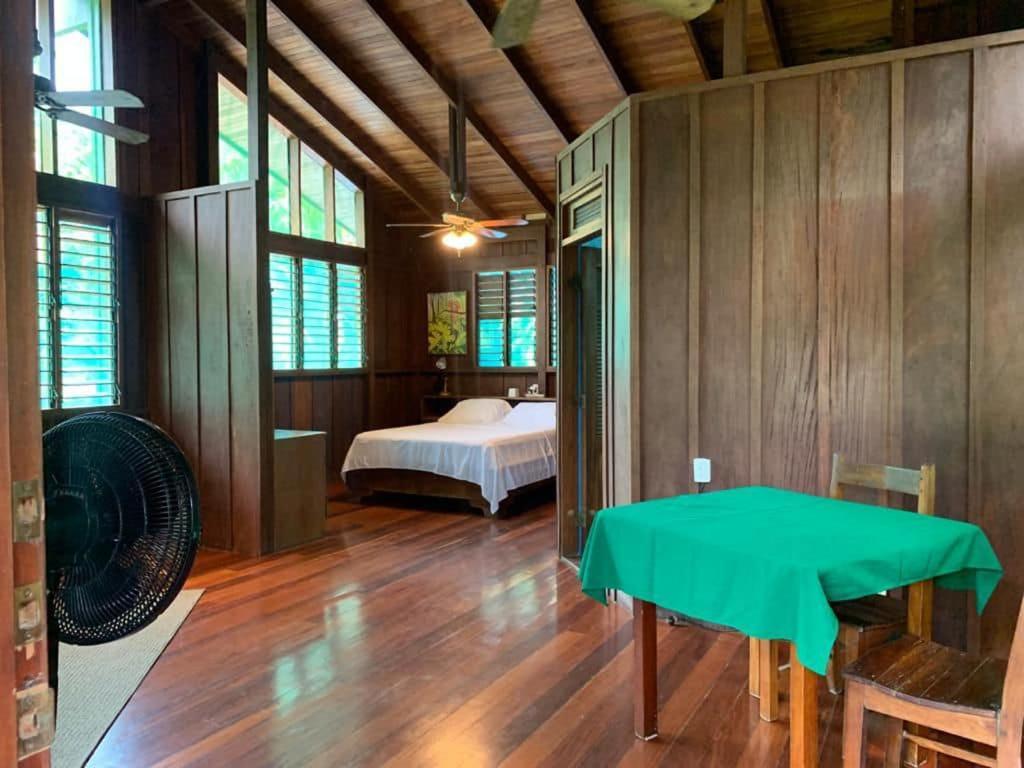 Hotel Mal Pais Surf Camp Playa Santa Teresa  Habitación foto